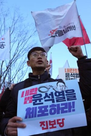 South Korea: Calls for resignations after martial law bid