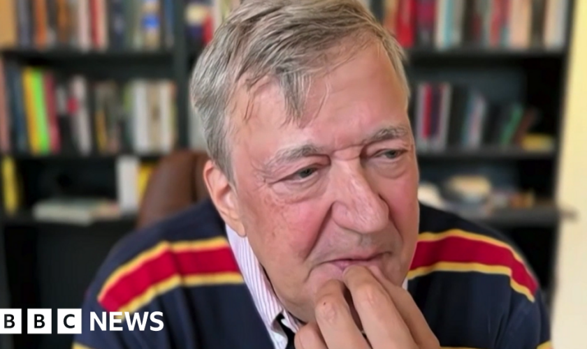 Stephen Fry treated chronic pain 'as a friend'