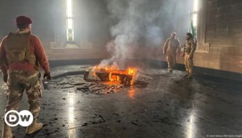 Syria updates: Rebels set fire to Assad's father's tomb