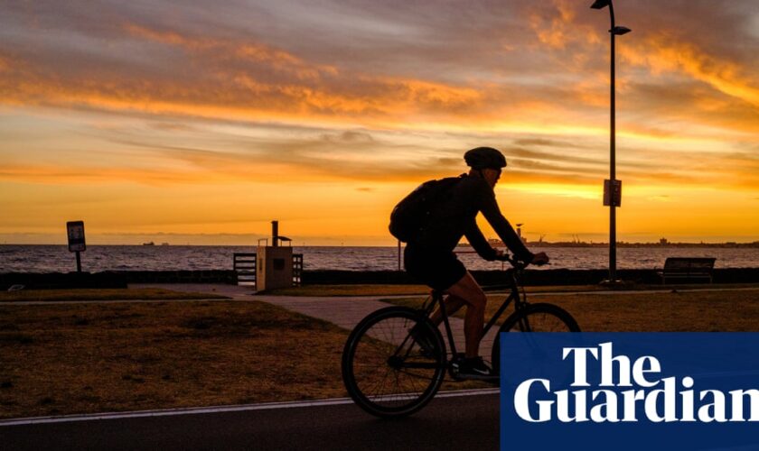 Temperatures reach 45C in parts of Australia as December record forecast to tumble in NSW