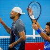 Tennis : les images de Kyrgios qui fait le show en double à Brisbane associé à Djokovic