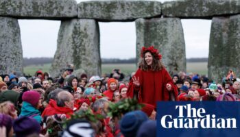 Thousands gather at Stonehenge to celebrate the winter solstice