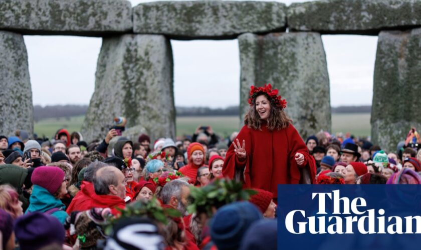 Thousands gather at Stonehenge to celebrate the winter solstice