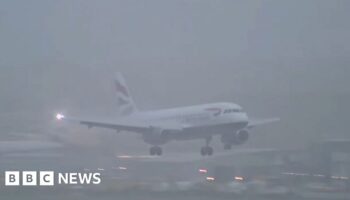 UK flights face further disruption due to fog