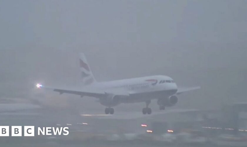 UK flights face further disruption due to fog