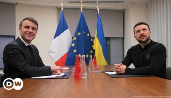 Ukraine updates: Zelenskyy, Macron discuss troops deployment