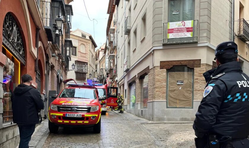 Un incendio en la calle Nuncio Viejo obliga a desalojar a los vecinos de un inmueble