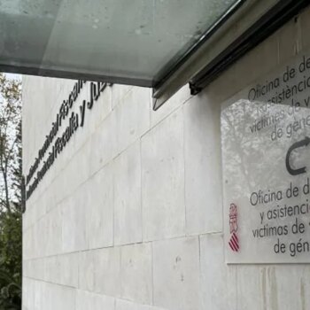 Un policía local se enfrenta a cárcel e inhabilitación absoluta por abuso sexual a una menor: «Se ofreció a protegerla»