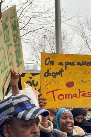 « Un voisin a tué 26 rats dans sa cuisine » : en colère, ces locataires de Trappes manifestent chez leur bailleur