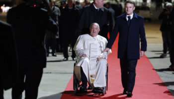 Une grande messe et des bains de foule pour la visite historique du pape à Ajaccio