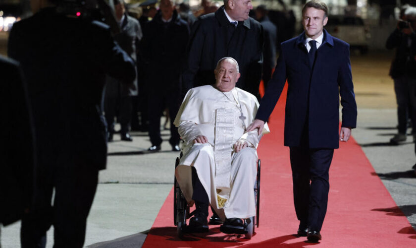 Une grande messe et des bains de foule pour la visite historique du pape à Ajaccio