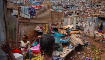 Une semaine après le cyclone Chido, les habitants de Mayotte attendent encore de l'aide