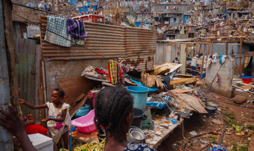 Une semaine après le cyclone Chido, les habitants de Mayotte attendent encore de l'aide