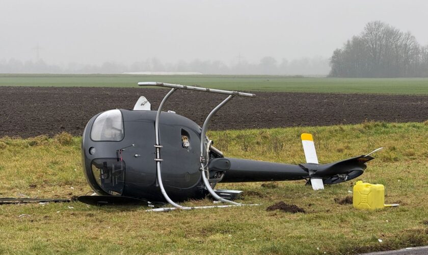 Hoher Sachschaden und eine geprellte Hand nach Hubschrauber-Absturz. Foto: Goppelt/vifogra/dpa