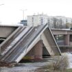 Die eingestürzte Dresdner Carolabrücke muss komplett abgerissen werden. (Archivbild) Foto: Sebastian Kahnert/dpa