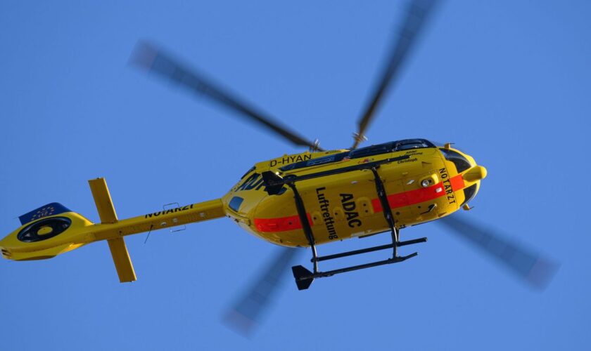 Die junge Mutter wurde per Rettungshubschrauber in eine Klinik gebracht. (Symbolbild) Foto: Robert Michael/dpa