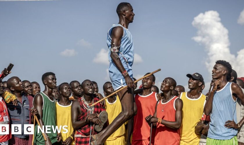 Warriors, water and a white horse: Photos of the week