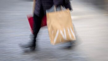 Der Einzelhandel hofft darauf, dass das Weihnachtsgeschäft in Berlin und Brandenburg noch etwas anzieht. (Archivbild) Foto: Chri