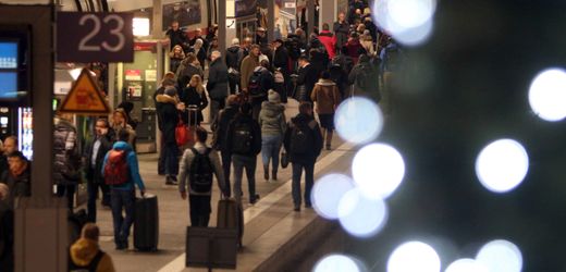 Weihnachtsverkehr: Wann es auf den Autobahnen und bei der Bahn am vollsten wird