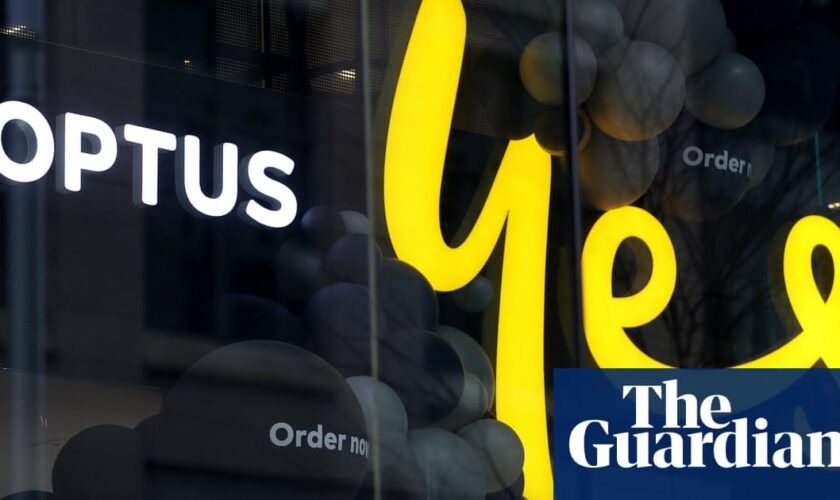 Woman with intellectual disability who Optus allegedly signed up to 24 contracts just one of hundreds in lawsuit