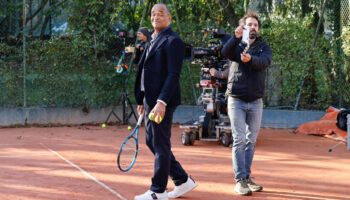 Yannick Noah joue un entraîneur de tennis dans son premier téléfilm : « J’arrive avec le stress du nouveau »