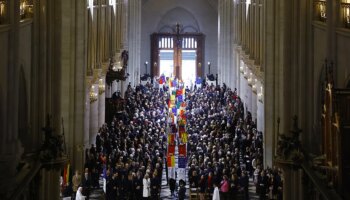 Zarzuela asume la decisión de la ausencia de los Reyes en Notre Dame tras revelarse el malestar de Exteriores