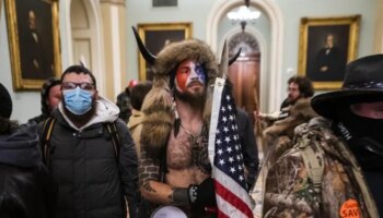 ¿Día del amor o de la infamia? Cómo Trump sobrevivió al asalto del Capitolio