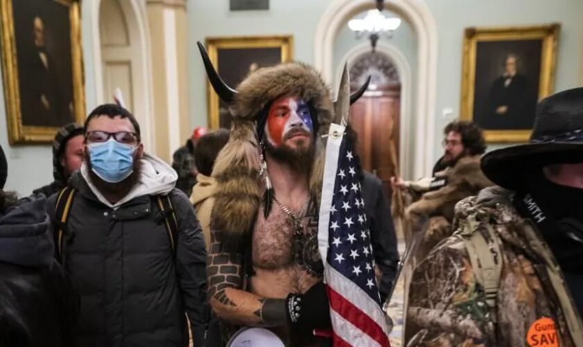 ¿Día del amor o de la infamia? Cómo Trump sobrevivió al asalto del Capitolio