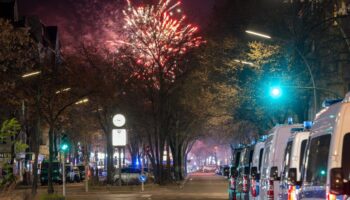 „Chaotische Zustände in Berlin – eine Kugelbombe soll gezündet worden sein“