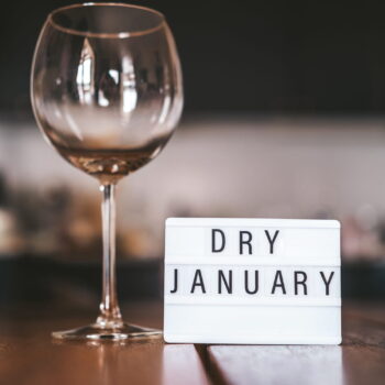 Vous voulez faire le Dry January en 2025 ? Voici les conseils d'une addictologue pour y arriver