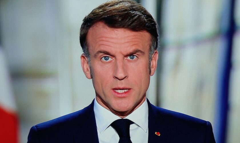 Le président de la République Emmanuel Macron lors de ses vœux pour l'année 2025, mardi 31 décembre 2024 à Paris.