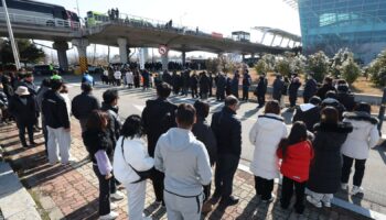 Mourners wait to pay tribute to the victims of a plane fire at a memorial altar at Muan International Airport in Muan, South Korea, Wednesday, Jan. 1, 2025. (Kim Sun-woong/Newsis via AP)