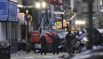 EN DIRECT - Attaque à la voiture bélier à la Nouvelle-Orléans : le suspect est mort, annoncent les médias américains