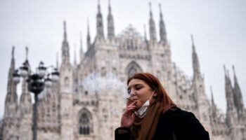 Milan interdit la cigarette dehors, une première en Italie