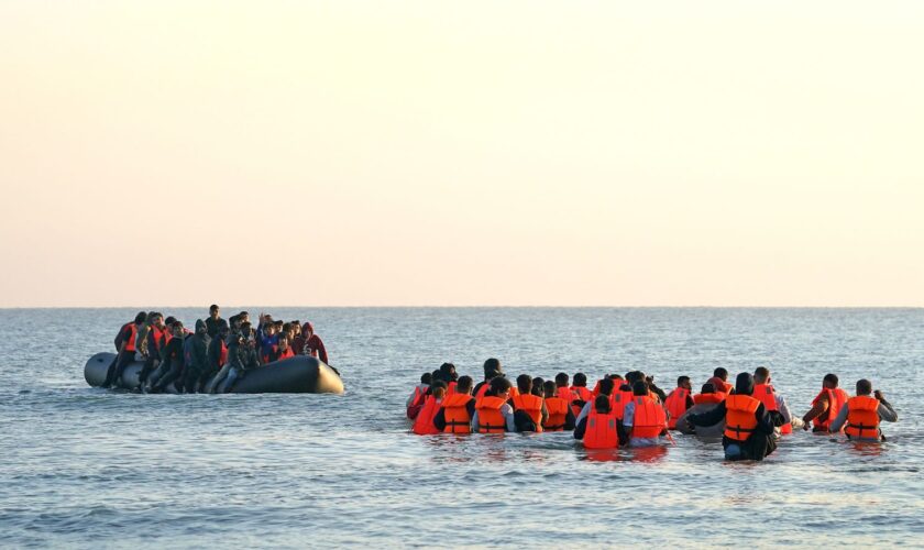 Suspected people smugglers face travel bans and social media curbs