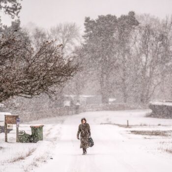 UK weather live: Three-day snow warning issued for most of England as major incident declared in Manchester