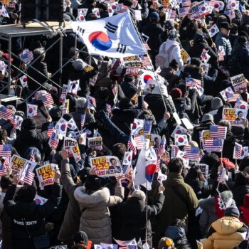 Des partisans du président sud-coréen déchu Yoon Suk Yeol manifestent devant sa résidence, le 2 janvier 2025 à Séoul