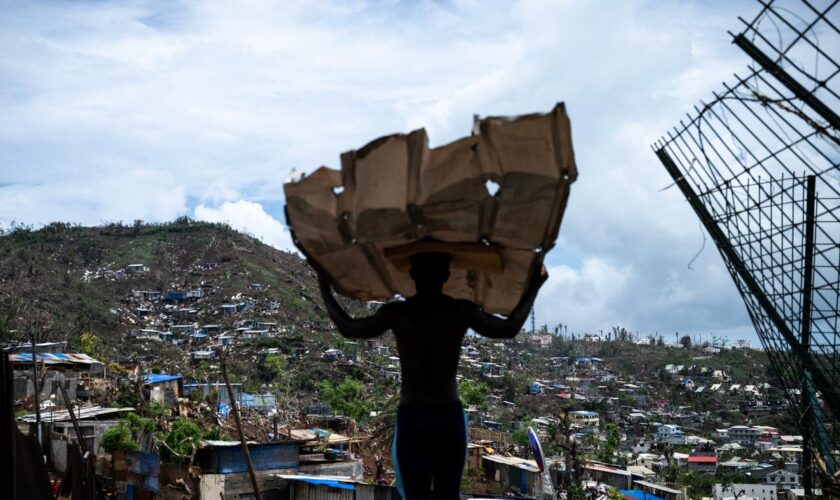 A Mayotte, les bidonvilles réapparaissent malgré la promesse de Bayrou « d’empêcher » leur reconstruction