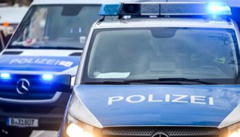 Zwei Polizisten bei Explosion an einem Berliner Polizeigelände verletzt