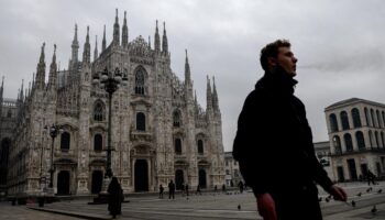 Milan interdit la cigarette en plein air : “Le bon sens part en fumée”