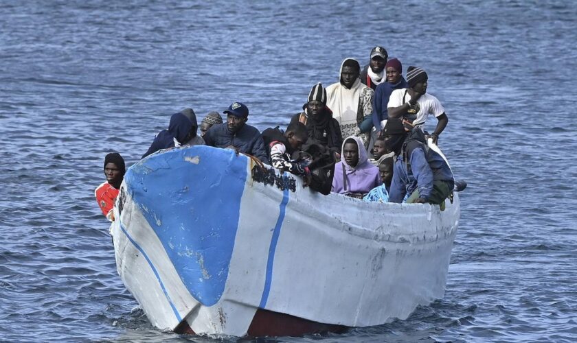 Record historique de 46 843 arrivées de migrants clandestins dans l’archipel espagnol des Canaries en 2024