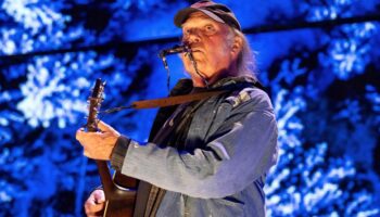 Neil Young jouera finalement au festival de Glastonbury, l’artiste pointe une « erreur »