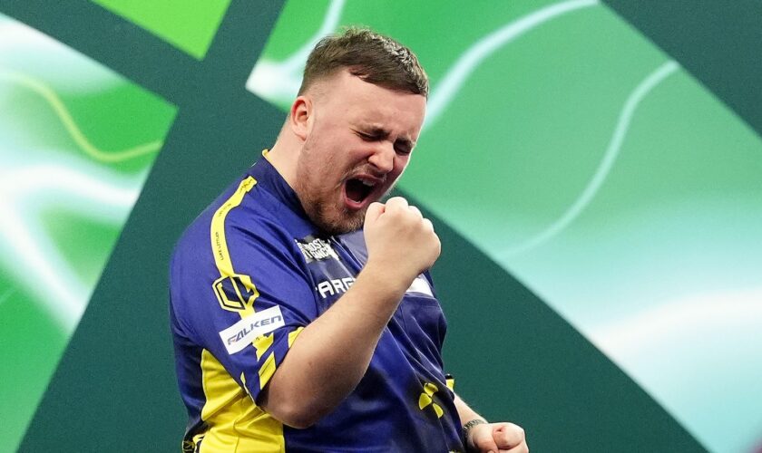 Luke Littler clinches first set in World Darts Championship final - follow updates from Sky Sports