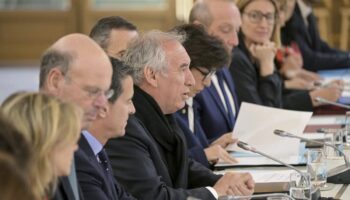 Budget 2025 : pour sortir de la crise, le gouvernement table sur des « discussions » avec les forces politiques