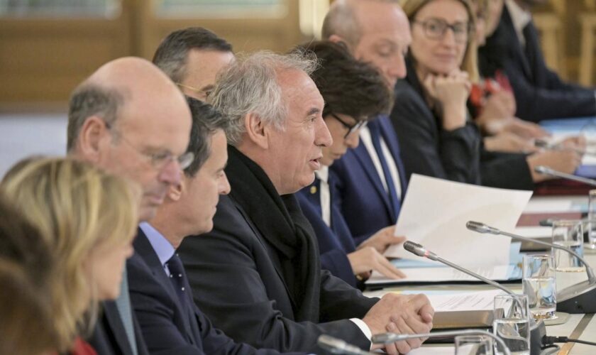 Budget 2025 : pour sortir de la crise, le gouvernement table sur des « discussions » avec les forces politiques