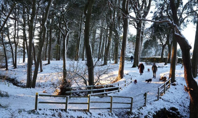 Warnings for snow and freezing rain across the UK over the weekend