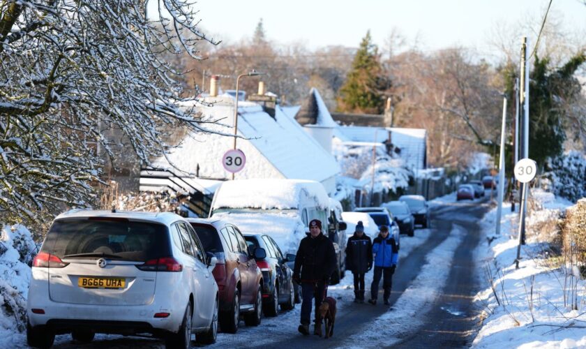 UK weather live: Heavy snow warnings as 40cm forecast while temperatures of -9C to bring rare freezing rain