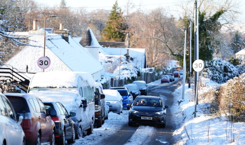 UK braced for power cuts amid heavy snow and freezing rain