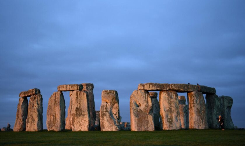 Au Royaume-Uni, ce lever de soleil sur un Stonehenge gelé sera la plus belle photo de votre week-end