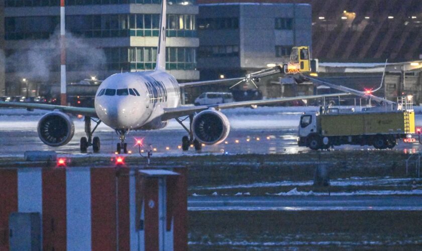 Glättegefahr: Einschränkungen bei Bahn und Flughäfen wegen Schnee und Glätte